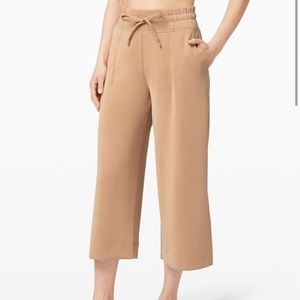 Lulu Soft Ambitions High Rise Crop